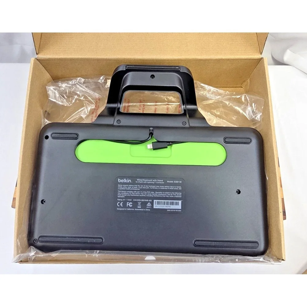 Belkin Wired Keyboard w/ Stand for iPad Lightning Connector B2B130 New in Box